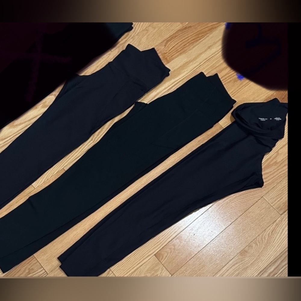 Women's old navy active Black High-Waist Leggings
*3 pairs* - Picture 2 of 5